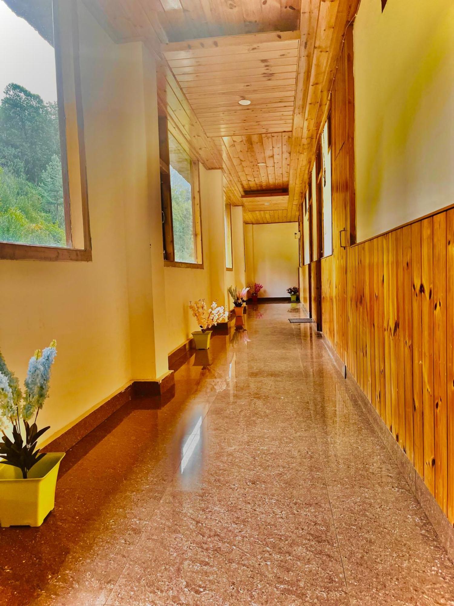 Himalayan Riverside Resort, Manali 외부 사진