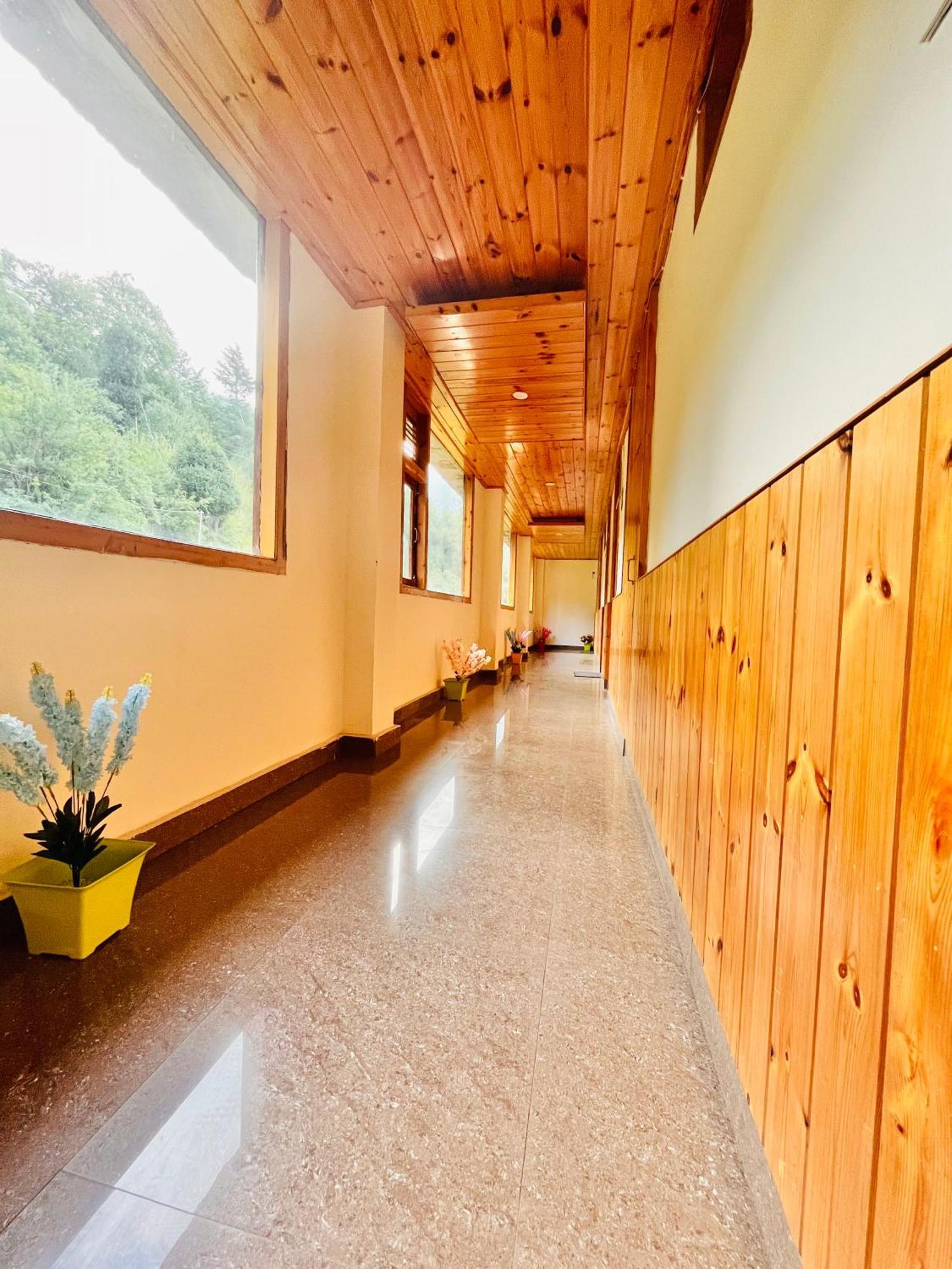 Himalayan Riverside Resort, Manali 외부 사진